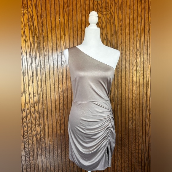 City Studio Dresses & Skirts - City Studios One-Shoulder Ruched gold Dress size 9